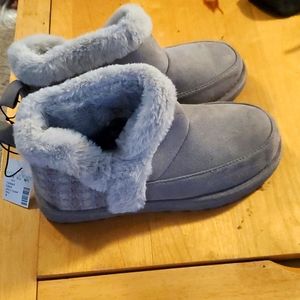 Maurices slipper booties, size 6